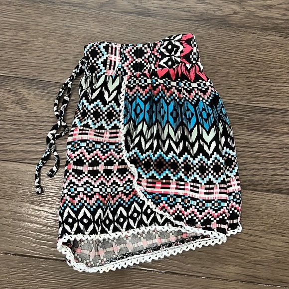 Imperial Star girls pull on patterned shorts - Picture 7 of 9